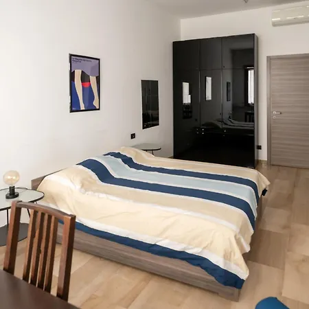 شقة Spacious Aparment 10 Mins Walk From Duomo ميلان