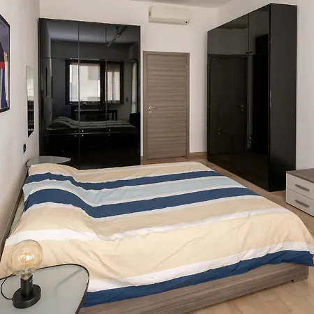 شقة Spacious Aparment 10 Mins Walk From Duomo ميلان