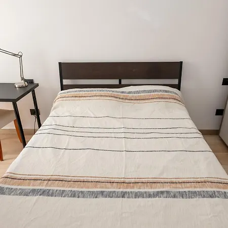 Spacious Aparment 10 Mins Walk From Duomo شقة ميلان