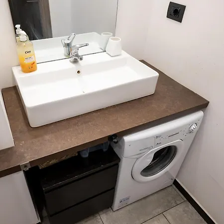 Spacious Aparment 10 Mins Walk From Duomo شقة ميلان