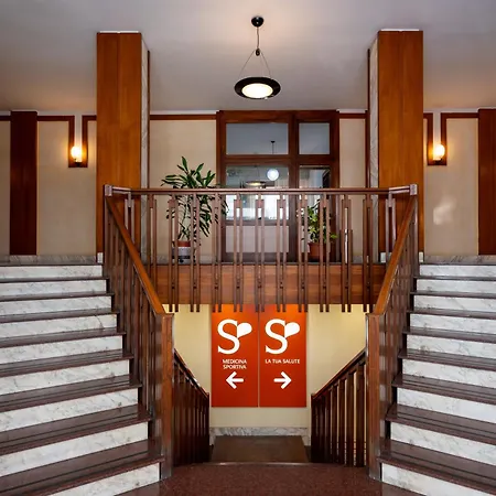 Spacious Aparment 10 Mins Walk From Duomo شقة